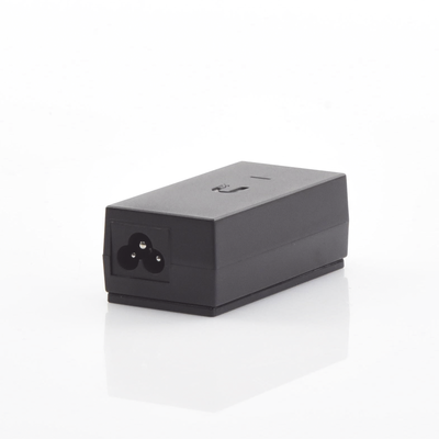 Adaptador PoE Ubiquiti de 24 VDC, 0.5 A con puerto Gigabit,
